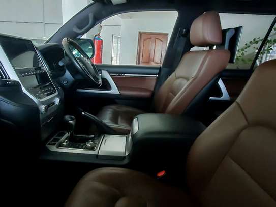 Toyota landcruiser v8 image 8