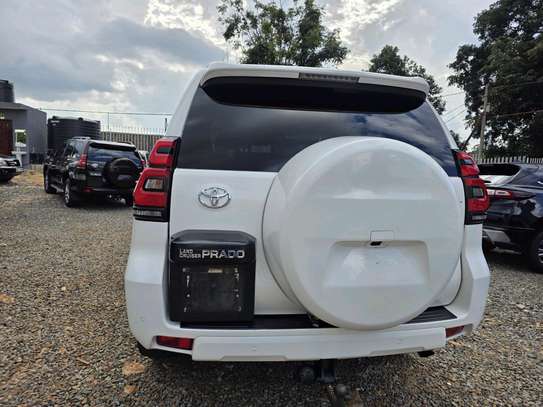 Toyota Land Cruiser Prado VXL 2018 model white color fully . image 9