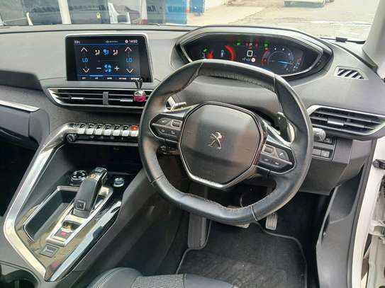 Peugeout  3008 pearl image 3
