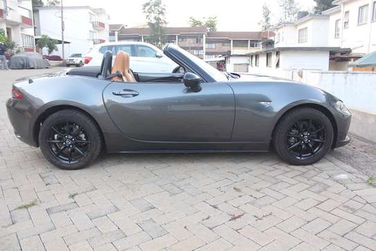 Mazda Roadster Skyactiv Convertible 2018 70,000 Kms image 2