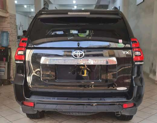 Toyota landcruiser Prado image 10