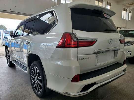 Lexus lX 570 image 5