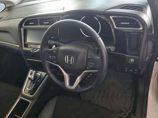 Honda fit shuttle hybrid image 3