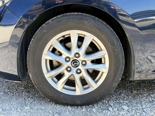 Mazda Axela image 5
