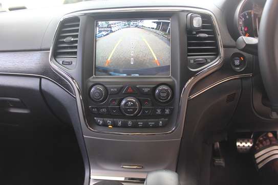 Jeep Grand Cherokee Black Leather Sunroof 2019 75,000 Kms image 4