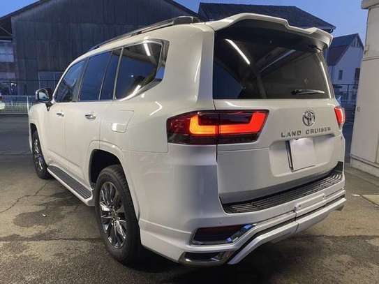 2022 TOYOTA LAND CRUISER 300 ZX image 5