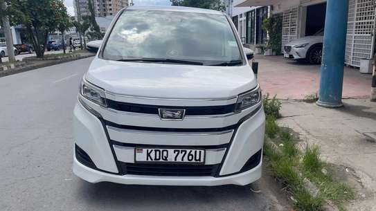 TOYOTA NOAH 2017MODEL 8 SEATER 2WD image 3