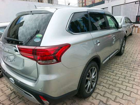 Mitsubishi Outlander 7seater image 9