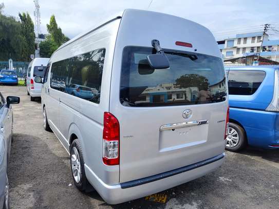 Toyota Hiace 9l manual diesel silver 2018 image 10