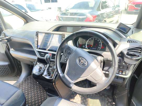 Toyota Voxy black Si 2018 image 5