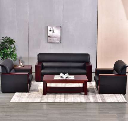 Office Sofas: 5-Seater Office Leather Sofa In Nyamache image 6