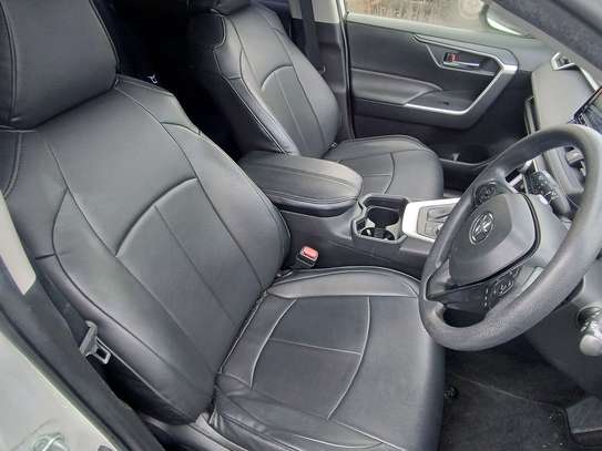 Toyota RAV4 SUV White Stylish Comfortable image 3