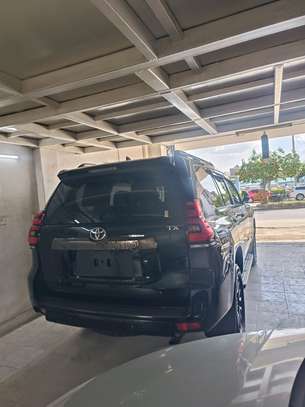 Toyota land Cruiser Prado TX-L Black 2021  7 seater image 10