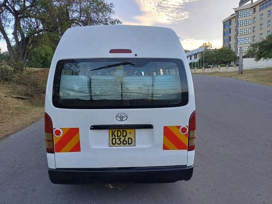 Toyota Hiace diesel 9l 2014 slightly used image 9
