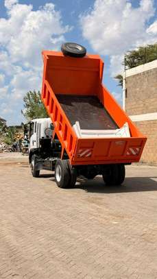 Heavy-Duty 6x4 Dump Truck White Robust Build image 3