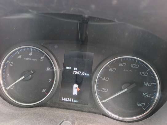 Mitsubishi outlander silver. 7seater image 3