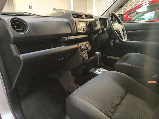Toyota succeed TXG silver image 8