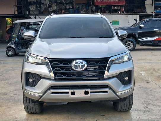 Toyota fortuner silver colour image 4