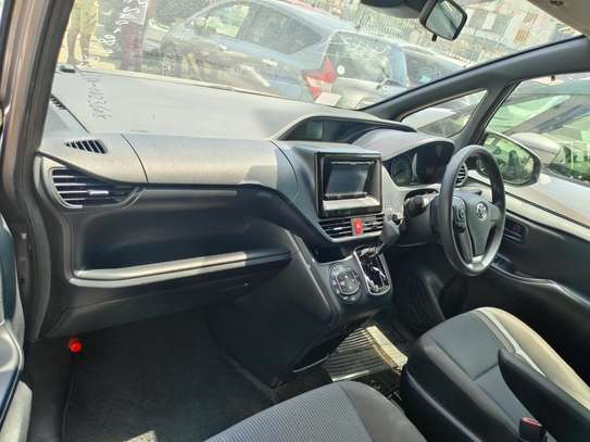 Toyota Noah grey 2018 2wd image 4
