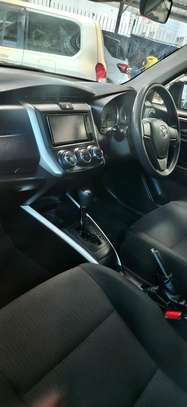 Toyota corolla Fielder black Non hybrid 2020 image 4