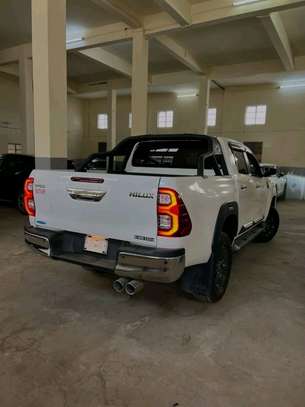 Toyota Hilux image 9