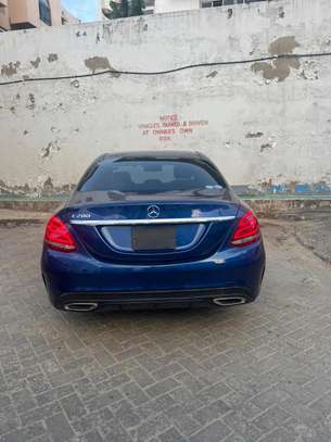 Mercedes Benz  C200 image 6