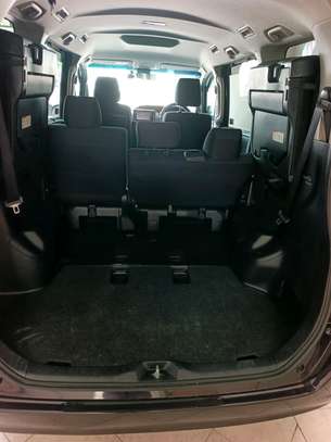 Toyota Noah 8$eater image 6