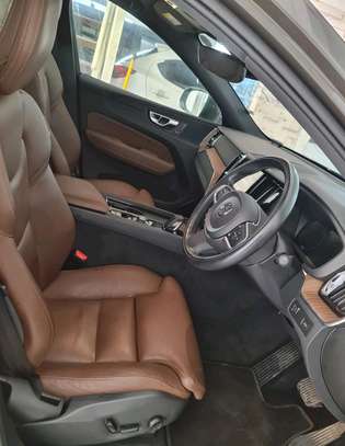Volvo XC60 B5 AWD  grey 2019 image 10