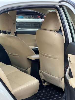 Toyota Premio silver color 2018 model image 2