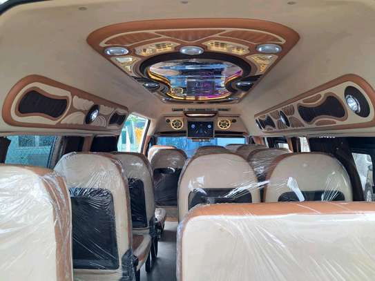 Toyota Hiace 9L Manual Diesel engine 2018 White image 8