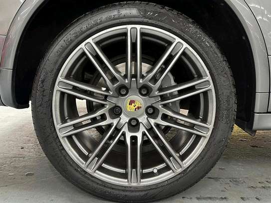 Porsche Cayenne Turbo 2018 image 6