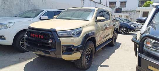 Toyota Hilux Double cabin Manual Diesel 2017 4x4 image 2