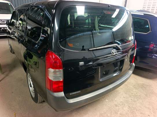 Toyota succeed TxG black image 3