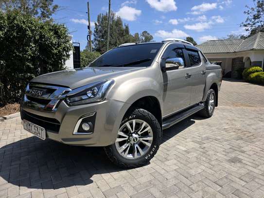 Local unit isuzu Dmax cab image 3