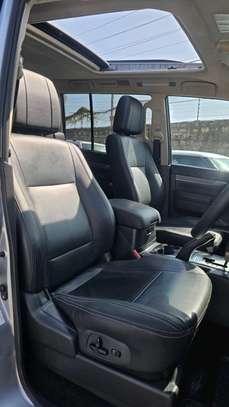 Mitsubishi pajero with sunroof image 3