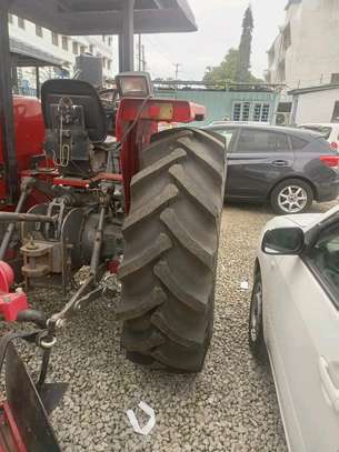 Massey Ferguson 385 image 2