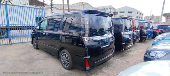 Toyota Voxy Black 2018 Si image 13