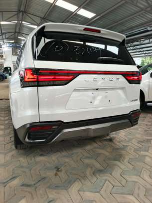 Lexus lx600 VvIp image 7