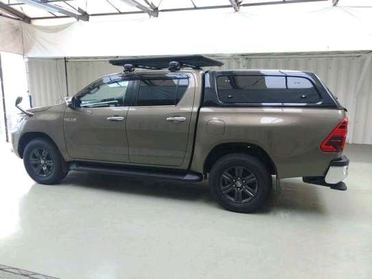 Toyota hilux double cub image 4