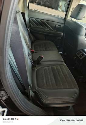 Mitsubishi outlander PHv image 6