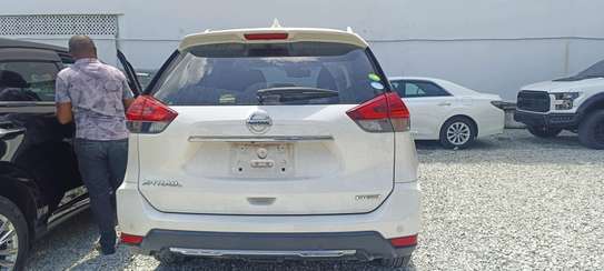 Nissan X-Trail hybrid white 2018 image 12