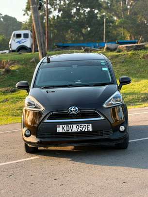 TOYOTA SIENTA HYBRID 2018MODEL 7 SEATER image 2