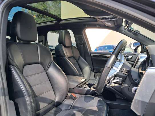 Porsche Cayenne Turbo 2018 purple image 5