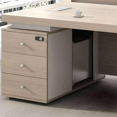 Office Desks: Executive Desk Without Desk Return image 4