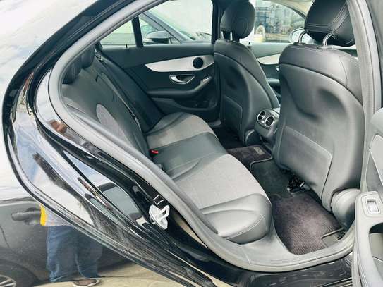 Mercedes Benz C200 2018 black image 4