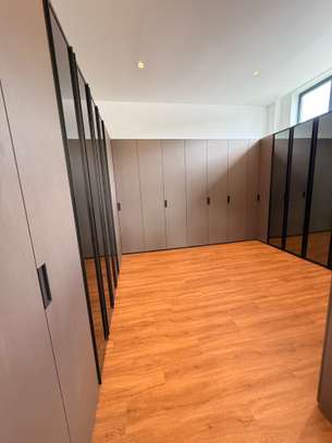 5 Bed House with En Suite in Nyari image 8