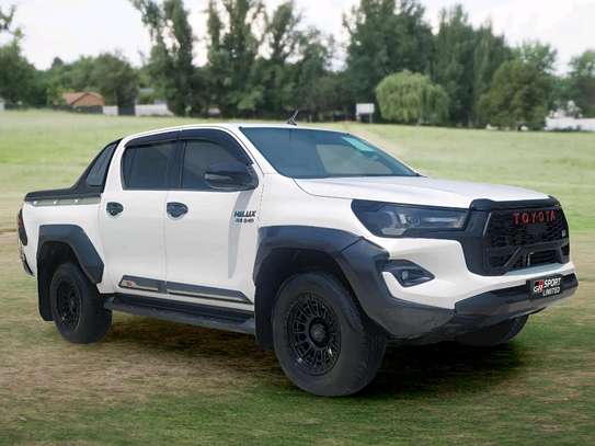 Toyota hilux double cub image 7