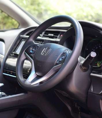 Honda fit shuttle hybrid 1.5 Hybrid 2wd 2019 model. image 5