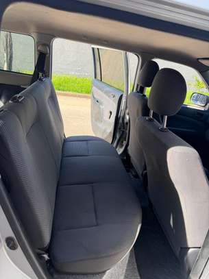 Toyota succeed image 4