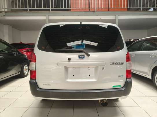 Toyota succeed TXG hybrid image 2
